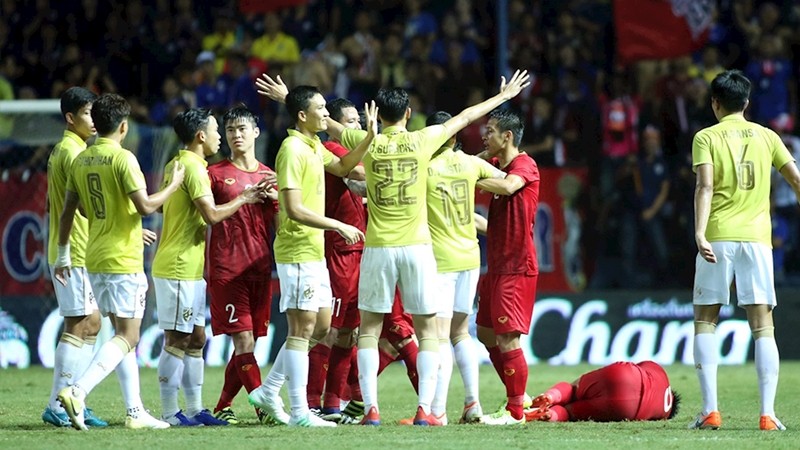 Thái Lan đừng học Barca chuyện tăng giá vé - Bóng Đá