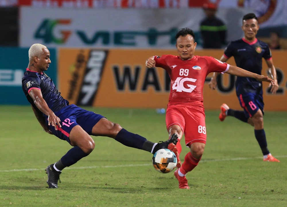 Văn Hậu và Trọng Hoàng chấn thương, còn ai là “nạn nhân” phút bù giờ? - Bóng Đá