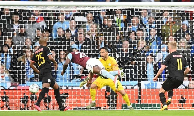 Gary Neville reacts to John Stones’ ‘big mistake’ against Aston Villa    - Bóng Đá