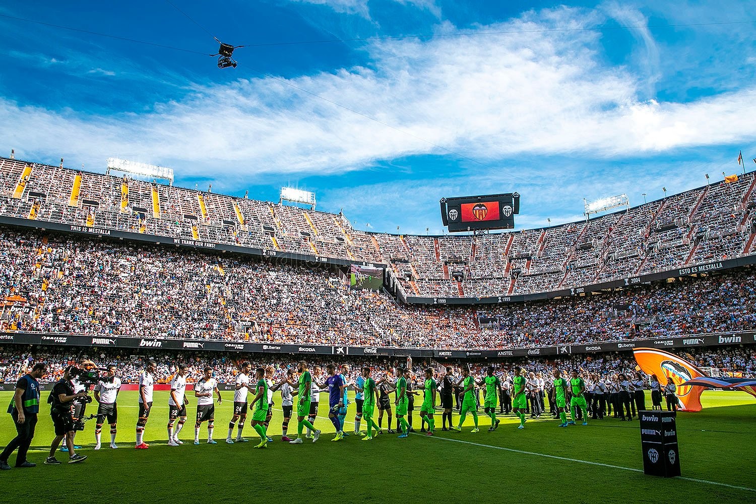 Valencia đánh rơi điểm trong ngày 