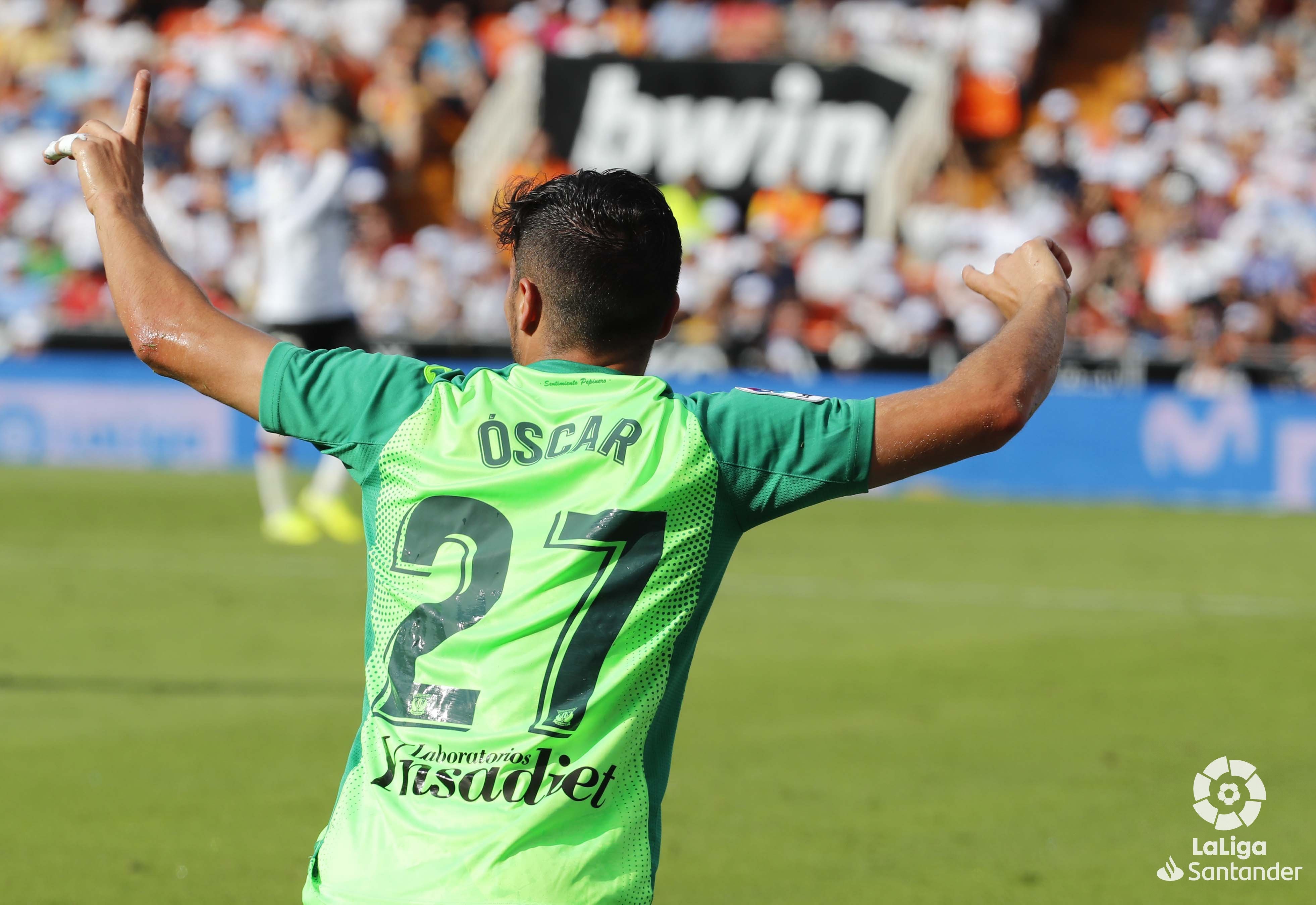 Valencia đánh rơi điểm trong ngày 