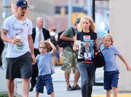 Vợ Ibrahimovic 50 tuổi, có tài sản hơn trăm triệu USD - Bóng Đá
