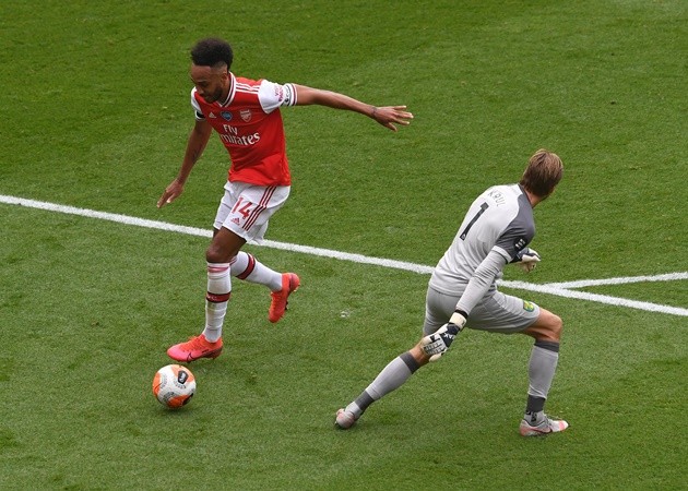 Pierre-Emerick Aubameyang reacts to breaking Thierry Henry’s Arsenal record - Bóng Đá