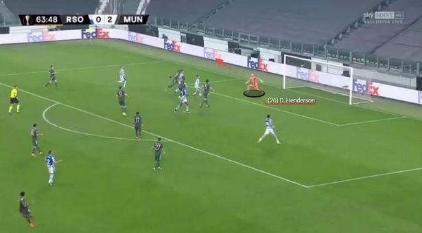 Cùng một tình huống, Henderson cho thấy sự khác biệt với De Gea - Bóng Đá