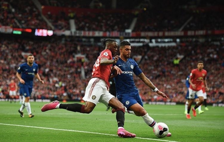 Man United legend Wes Brown claims opponents scared of Aaron Wan-Bissaka - Bóng Đá