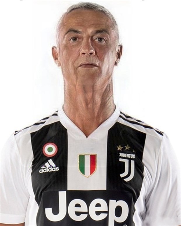 Bộ ảnh Ronaldo, Messi,... khi già làm điên đảo CĐM - Bóng Đá