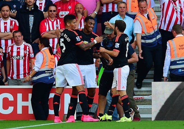 Kỷ lục 16 năm của Man Utd sẽ mất vì hàng thủ? - Bóng Đá