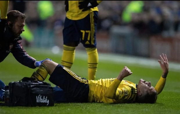 Chấn thương rợn người của sao Arsenal tại FA Cup - Bóng Đá