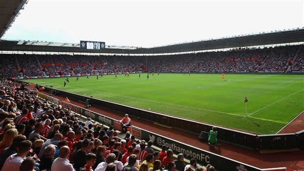 Kỷ lục 16 năm của Man Utd sẽ mất vì hàng thủ? - Bóng Đá