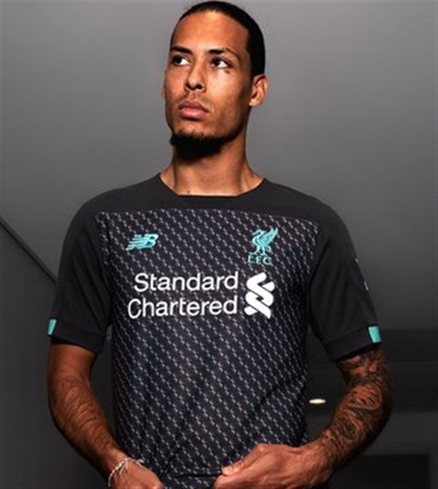 Liverpool tung mẫu áo đấu kỷ niệm 100 năm tri ân người cũ - Bóng Đá