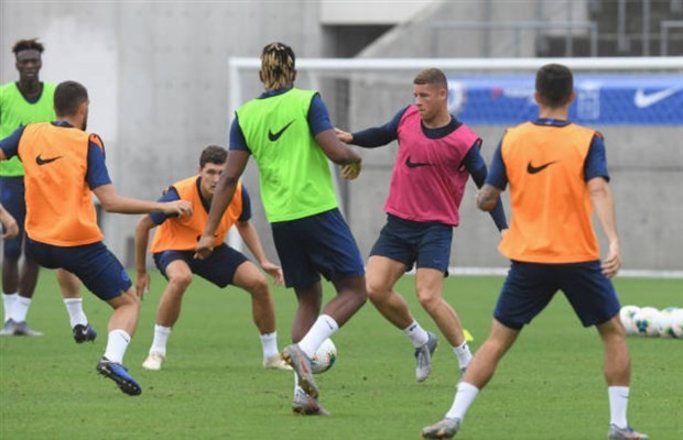 Học trò mướt mồ hôi, Lampard vẫn hả hê đứng nhìn - Bóng Đá