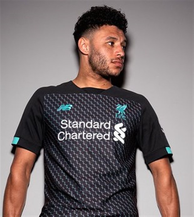 Liverpool tung mẫu áo đấu kỷ niệm 100 năm tri ân người cũ - Bóng Đá