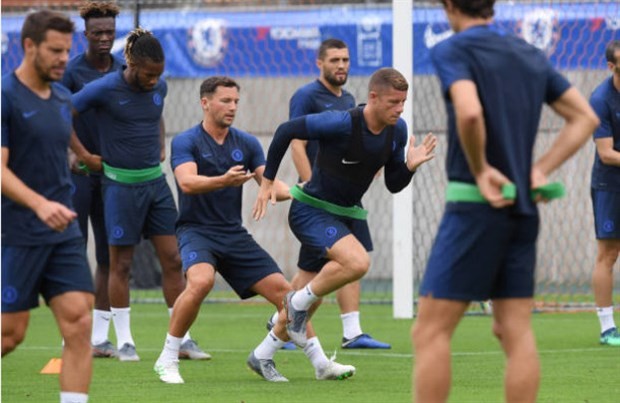 Học trò mướt mồ hôi, Lampard vẫn hả hê đứng nhìn - Bóng Đá