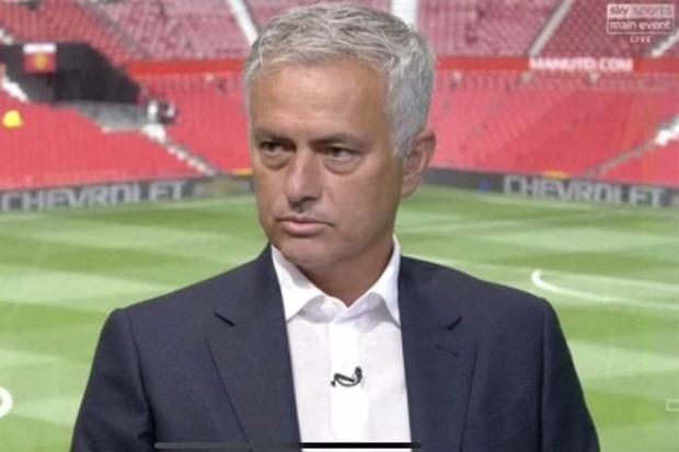 CĐV Man Utd khoe cú ăn ba trong ngày Mourinho trở lại  - Bóng Đá