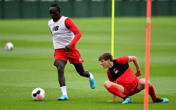 Hàng loạt gương mặt lạ xuất hiện trong buổi tập của Liverpool - Bóng Đá