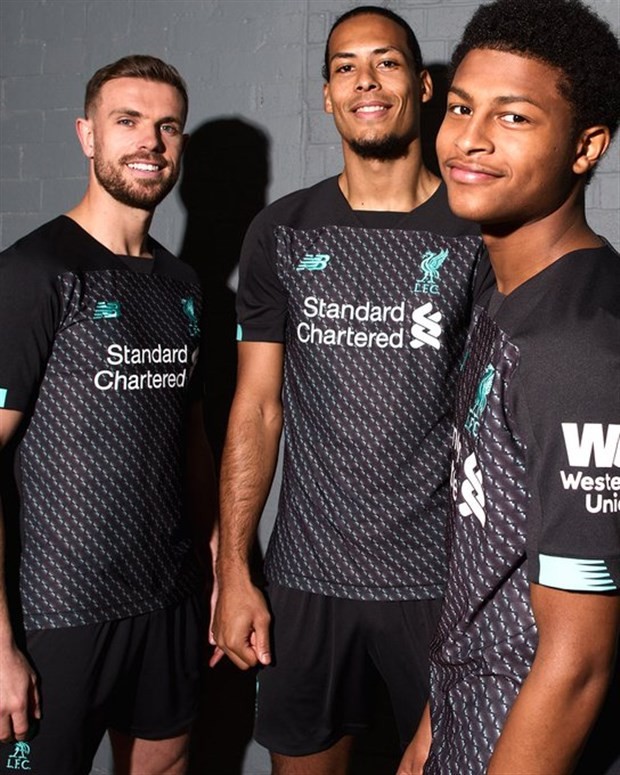 Liverpool tung mẫu áo đấu kỷ niệm 100 năm tri ân người cũ - Bóng Đá