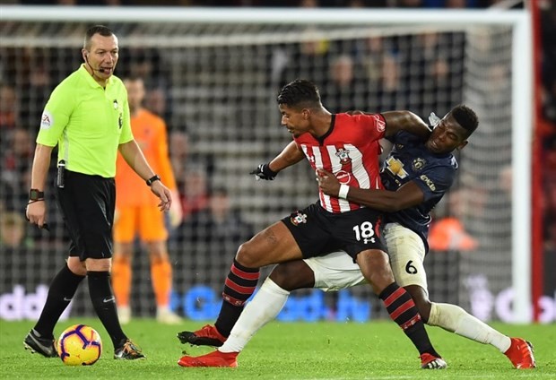 Kỷ lục 16 năm của Man Utd sẽ mất vì hàng thủ? - Bóng Đá