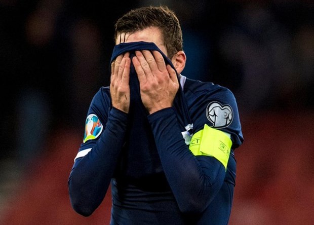 CĐV Scotland đòi tước băng đội trưởng của sao Liverpool  - Bóng Đá