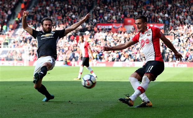 Kỷ lục 16 năm của Man Utd sẽ mất vì hàng thủ? - Bóng Đá