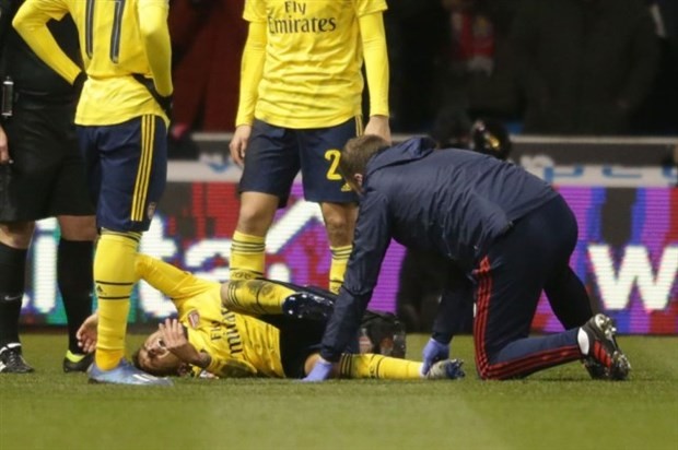 Chấn thương rợn người của sao Arsenal tại FA Cup - Bóng Đá