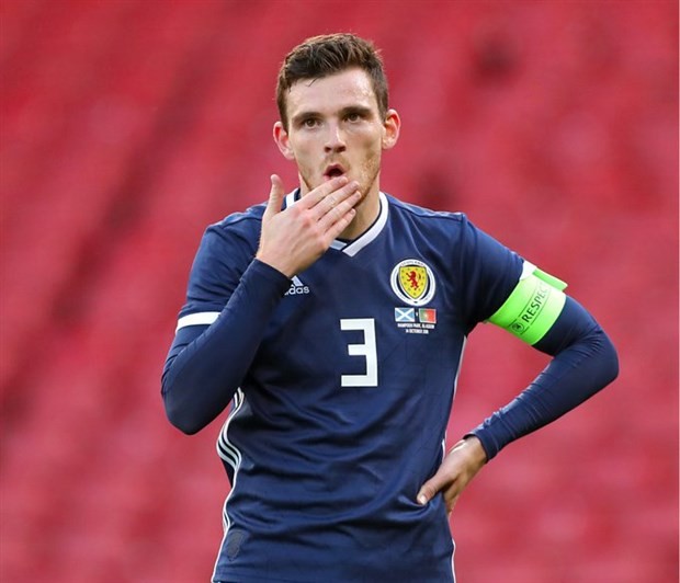 CĐV Scotland đòi tước băng đội trưởng của sao Liverpool  - Bóng Đá