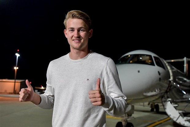 CĐV Man Utd tức điên vì De Ligt rẻ hơn Maguire - Bóng Đá