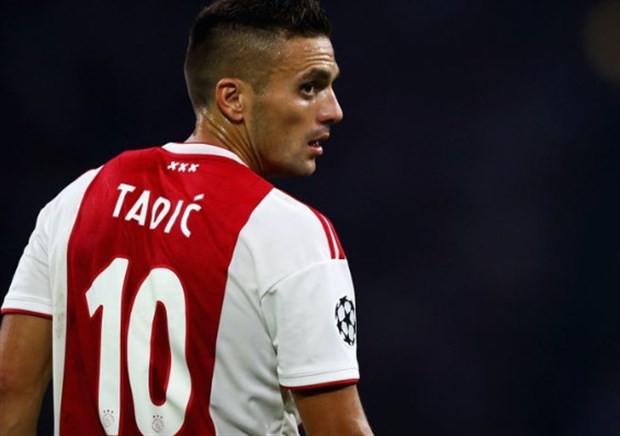 Sao Ajax nhận mưa 