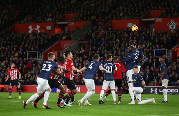 Kỷ lục 16 năm của Man Utd sẽ mất vì hàng thủ? - Bóng Đá