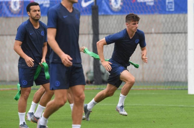 Học trò mướt mồ hôi, Lampard vẫn hả hê đứng nhìn - Bóng Đá