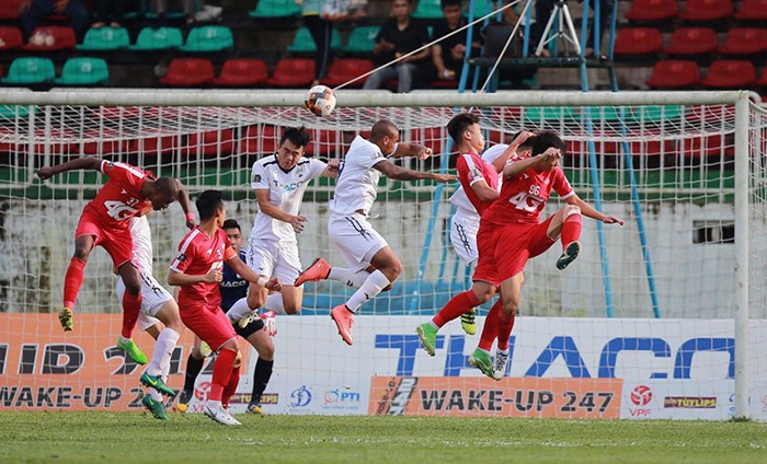 HLV Lee Tae-hoon và hành trình cô độc tìm lời giải cho hàng thủ HAGL - Bóng Đá