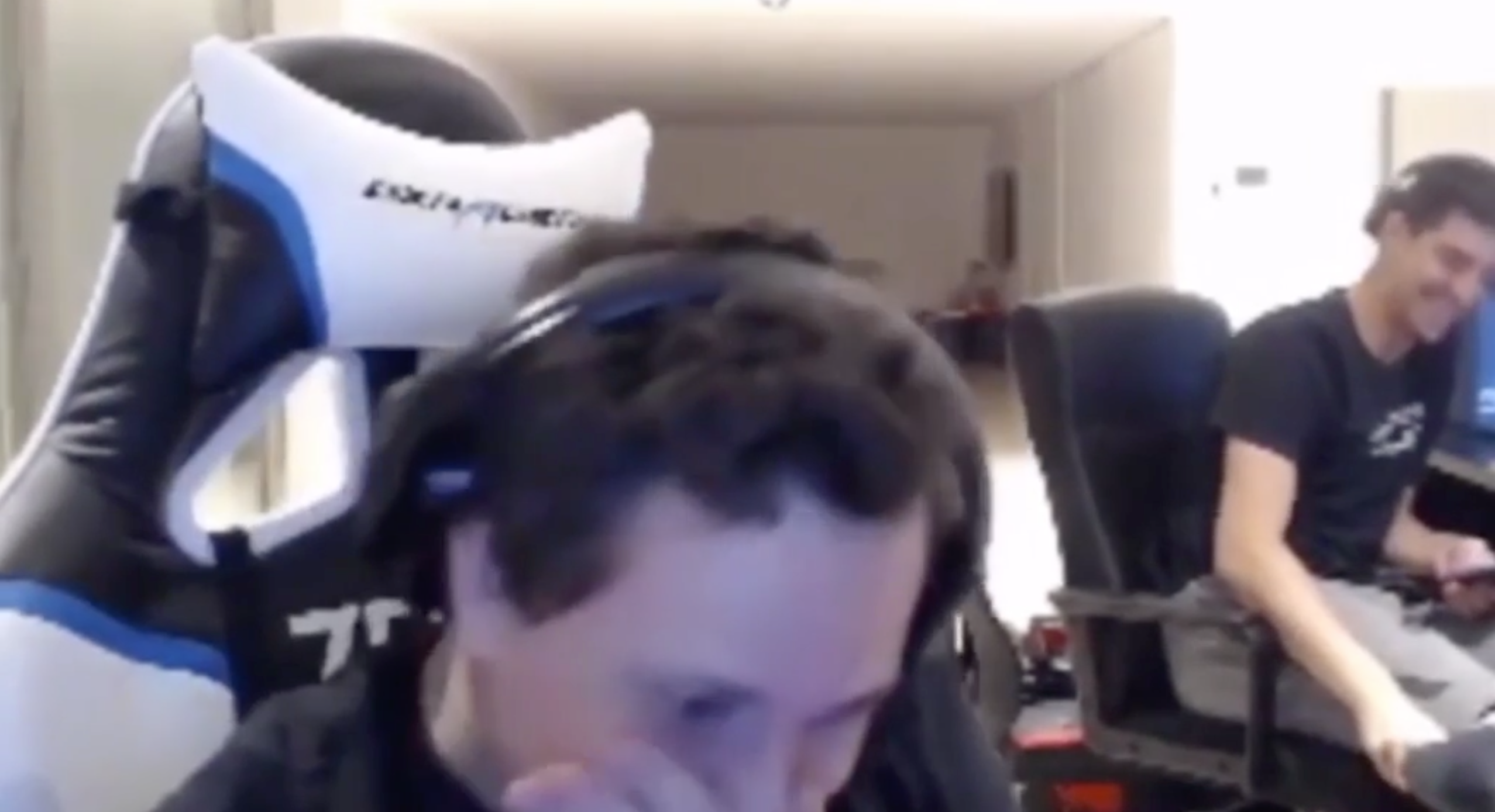 Courtois goes viral for farting while playing Fortnite - Bóng Đá