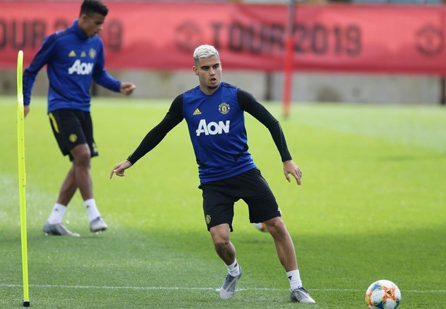 Ole Gunnar Solskjaer might have to consider more last minute Manchester United transfer business - Bóng Đá