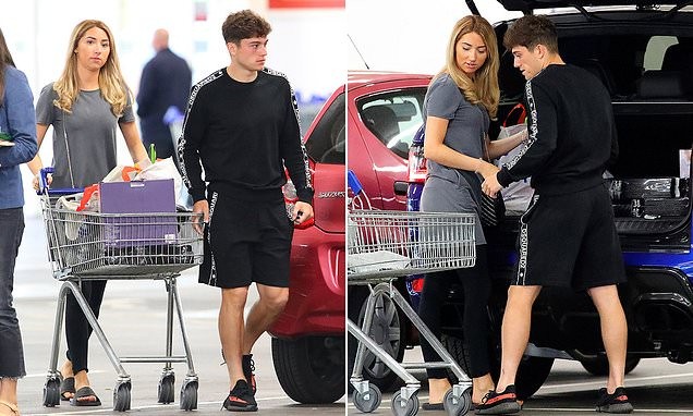 Ảnh Daniel James đi mua sắm - Bóng Đá