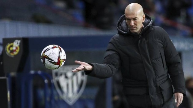 MARCA Survey: Real Madrid fans believe Zidane's time is coming to an end - Bóng Đá