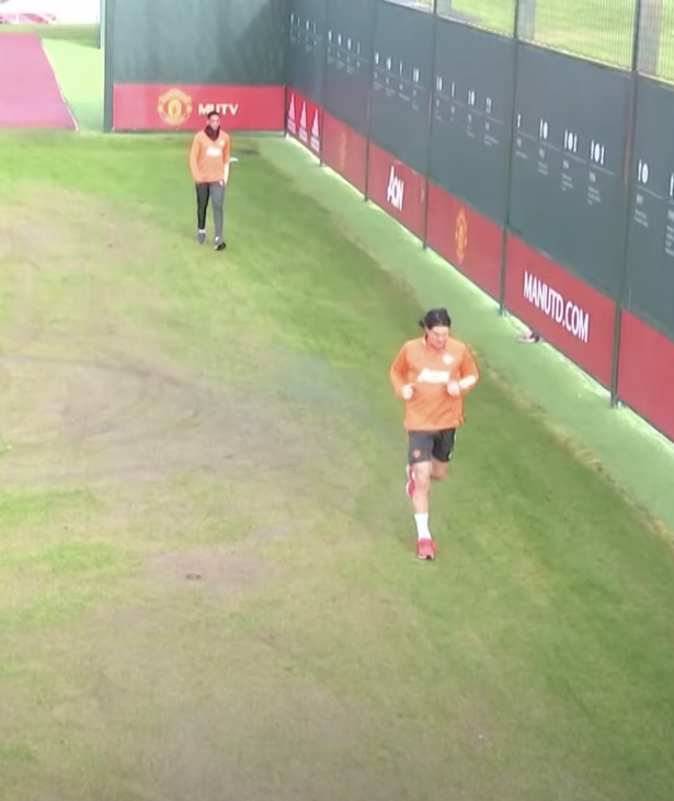 Man Utd fans love Edinson Cavani's training action ahead of Everton clash - Bóng Đá