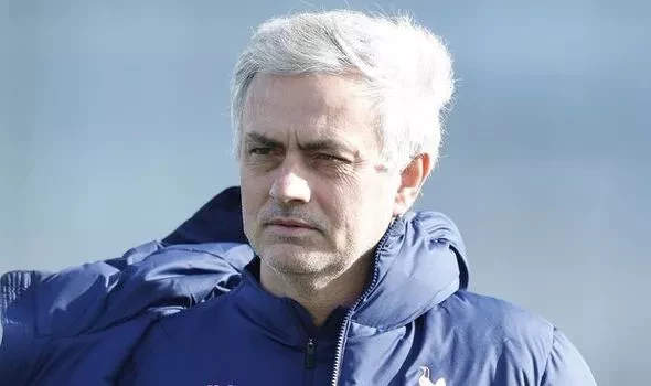 Jose Mourinho wants Spurs chief Daniel Levy to sign young goalkeeper Dean Henderson from Manchester United - Bóng Đá