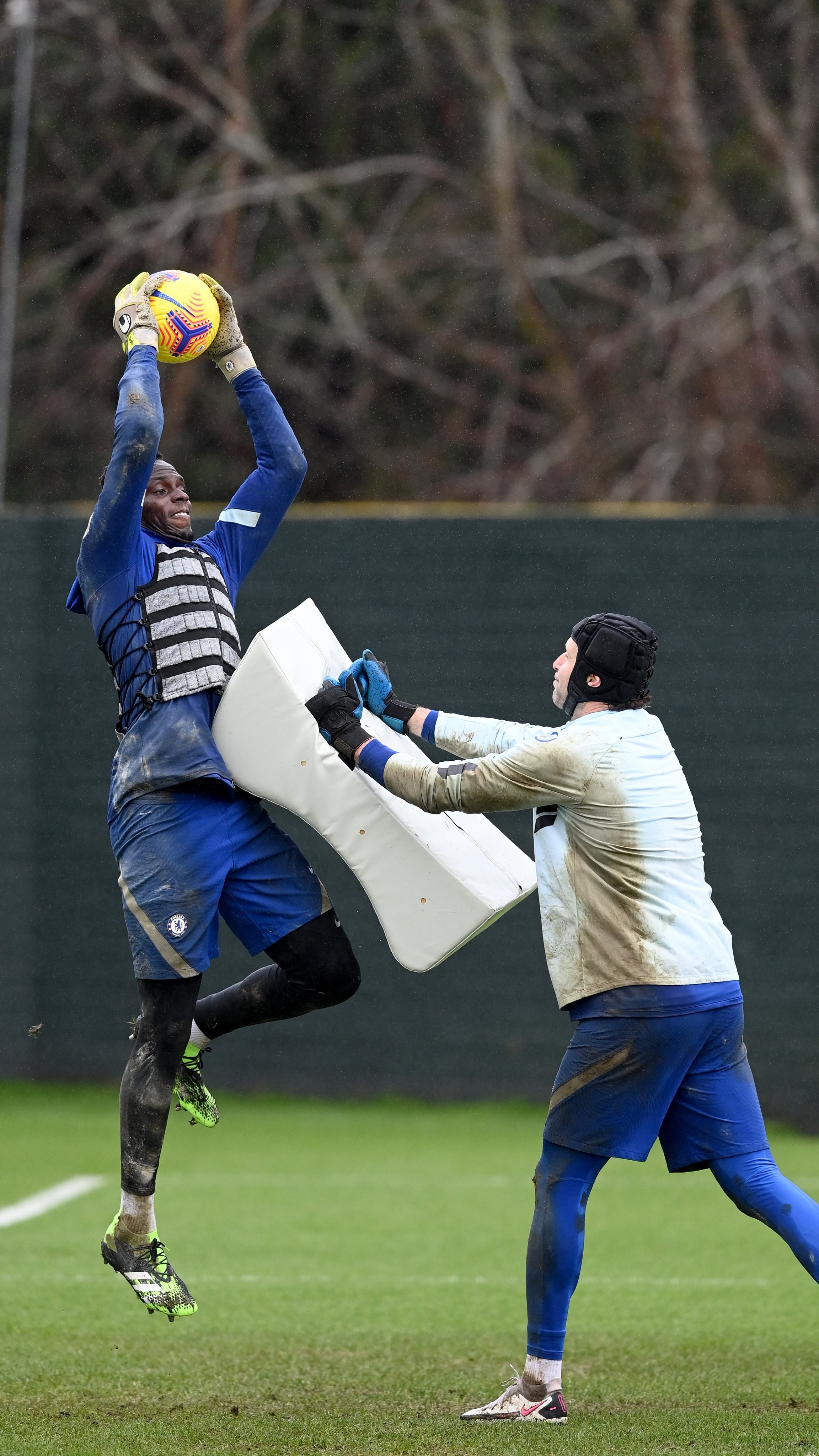Lampard rời Chelsea, Cech truyền thụ 