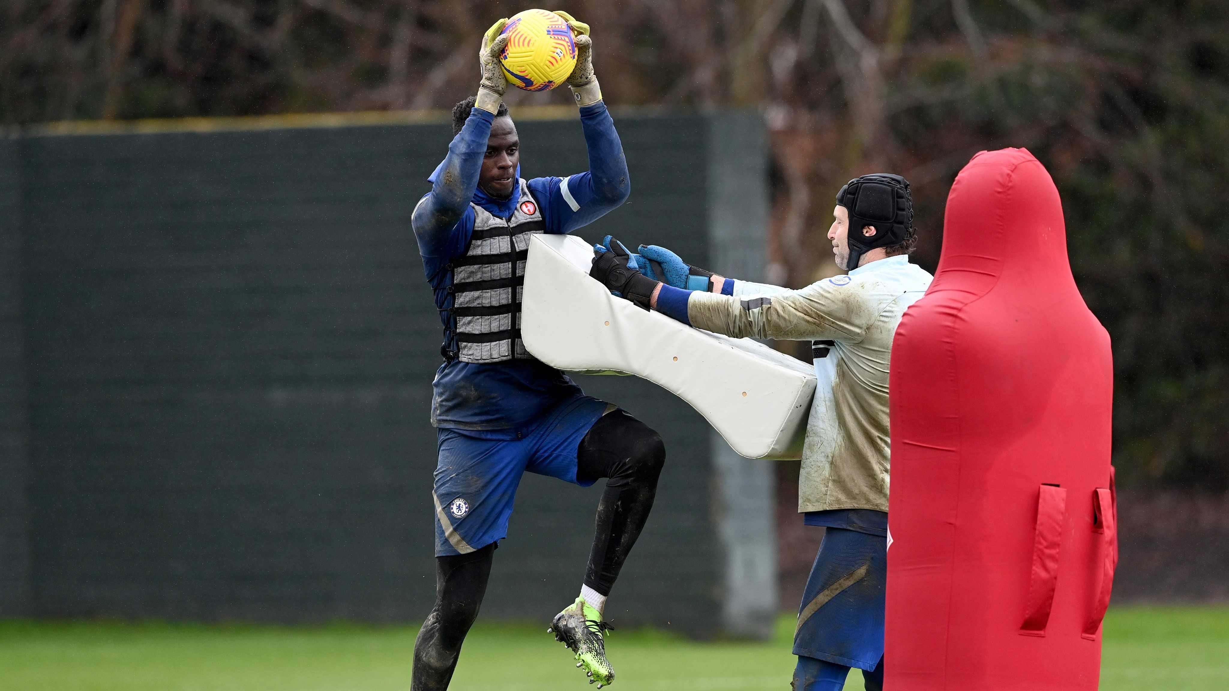 Lampard rời Chelsea, Cech truyền thụ 
