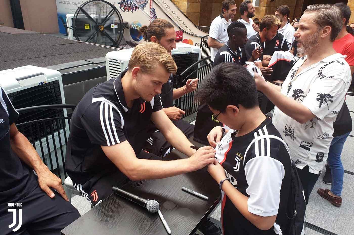 Cùng tới Singapore nhưng Man Utd cho thấy đẳng cấp khác biệt so với Juventus - Bóng Đá