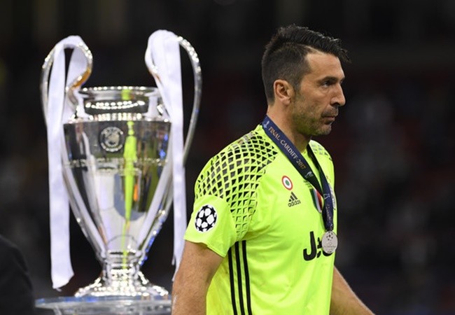 Từ Ballack đến Messi: 8 khoảnh khắc 'đau lòng' của những kẻ bại trận - Bóng Đá