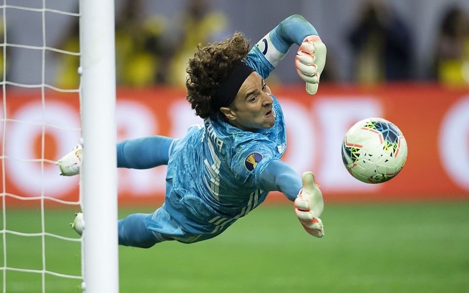'Thánh' Ochoa lại cản phán xuất thần đưa Mexico vào bán kết - Bóng Đá