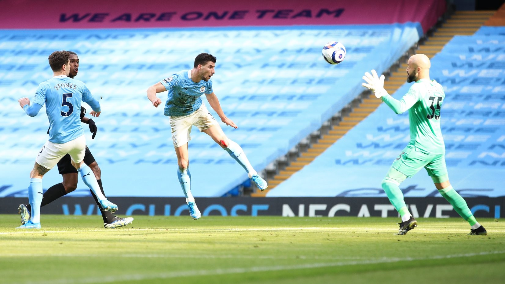 Sở hữu 2 quái vật khủng, Man City thật không thể ngăn cản - Bóng Đá