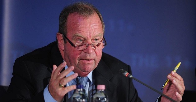 'You cannot play in the Premier League when players are obliged to remain 2 metres from each other':  - Bóng Đá