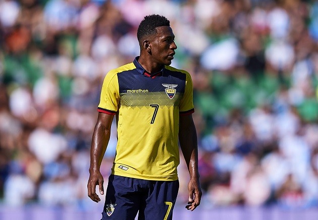 Antonio Valencia endorses Manchester United’s transfer move for Pervis Estupinan - Bóng Đá