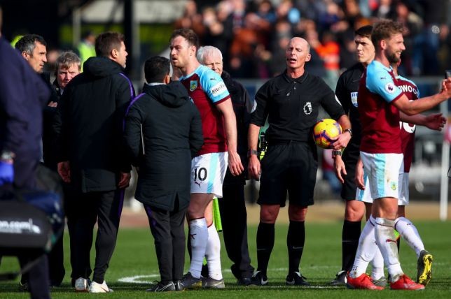 Điều gì đã khiến Pochettino nổi điên với Mike Dean? - Bóng Đá