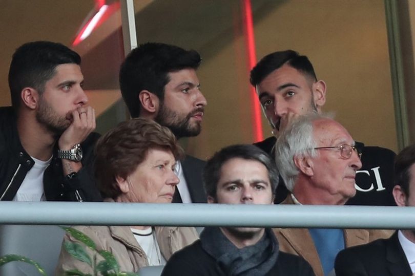 Man Utd's Bruno Fernandes back in Portugal watching Sporting after debut vs Wolves - Bóng Đá