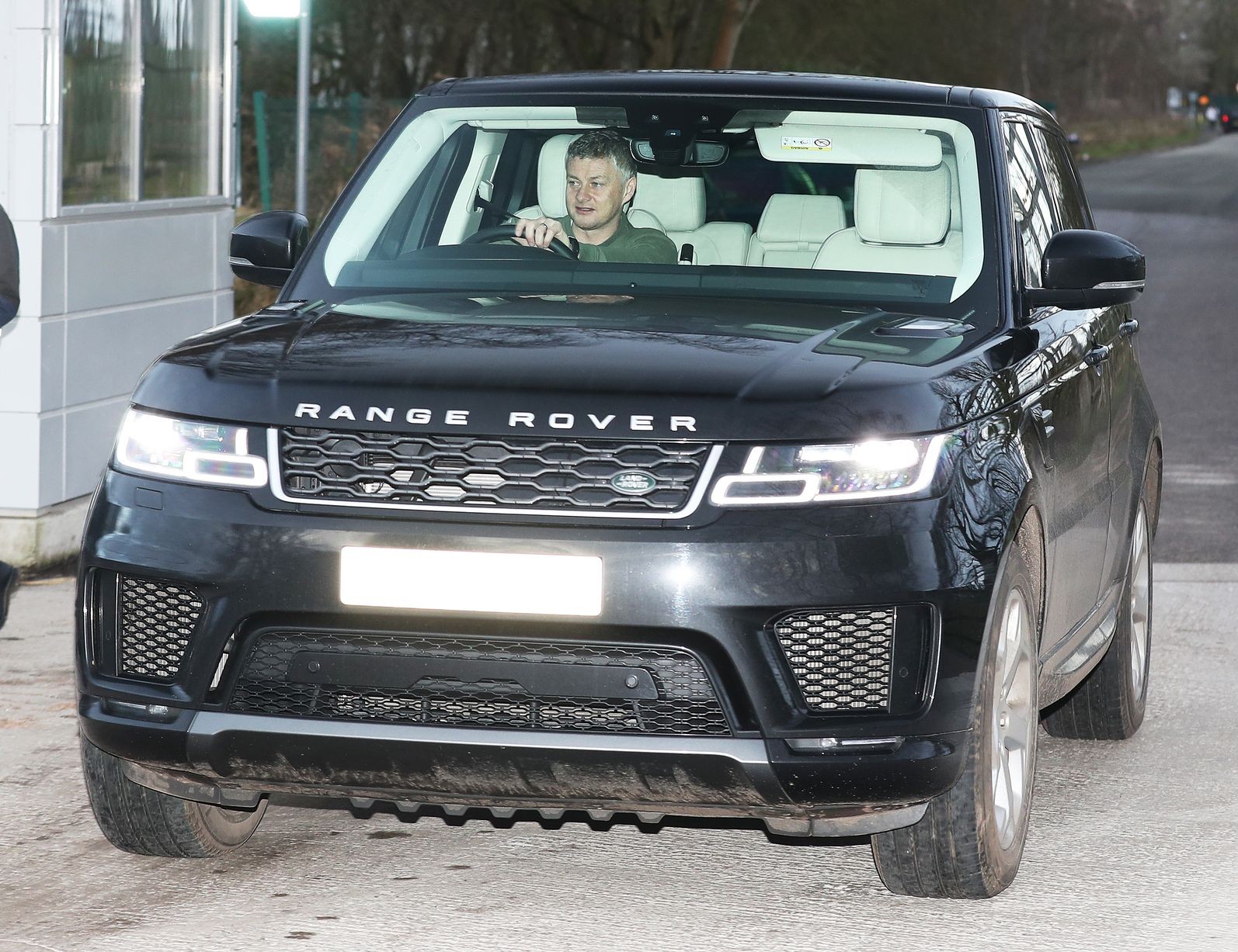 Scott McTominay among Manchester United players arriving at training after Man City win - Bóng Đá
