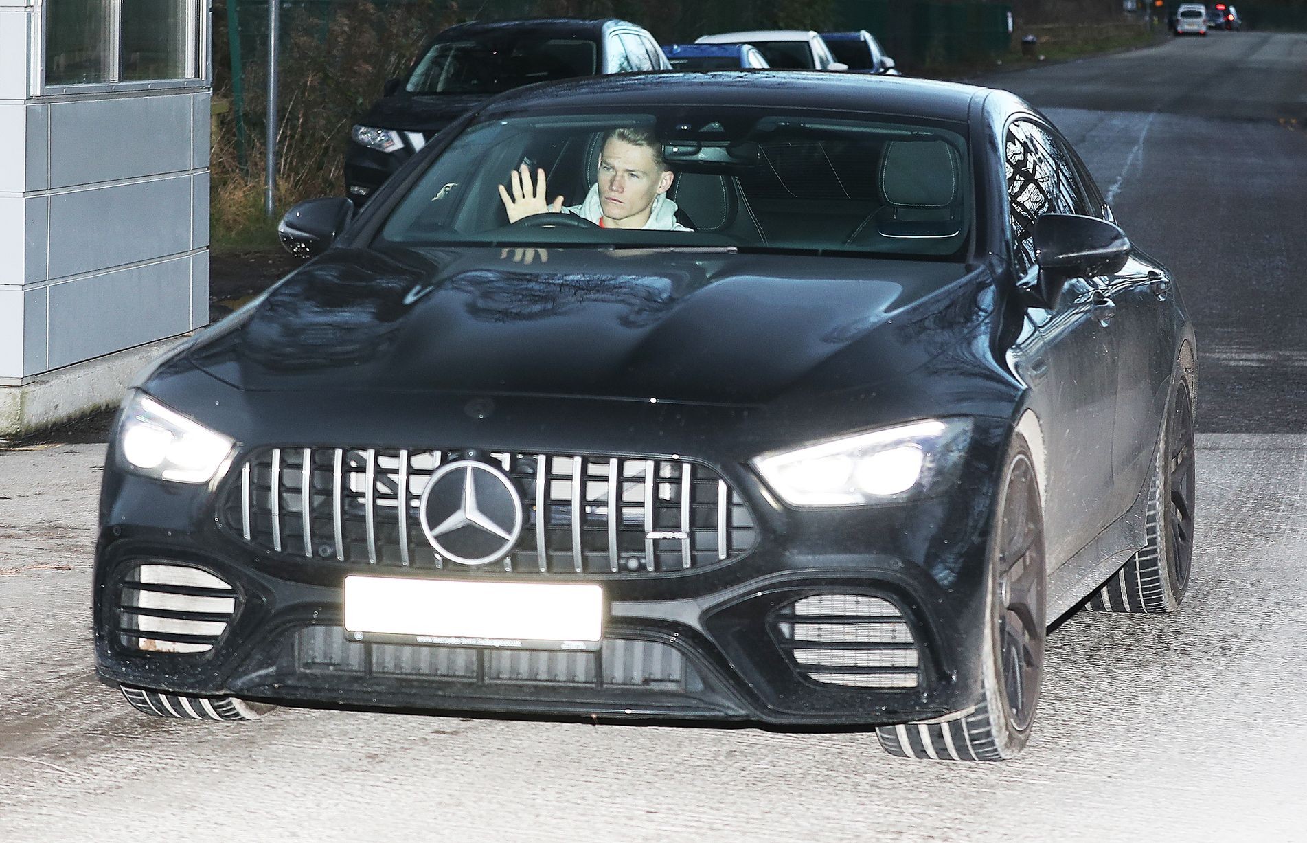 Scott McTominay among Manchester United players arriving at training after Man City win - Bóng Đá