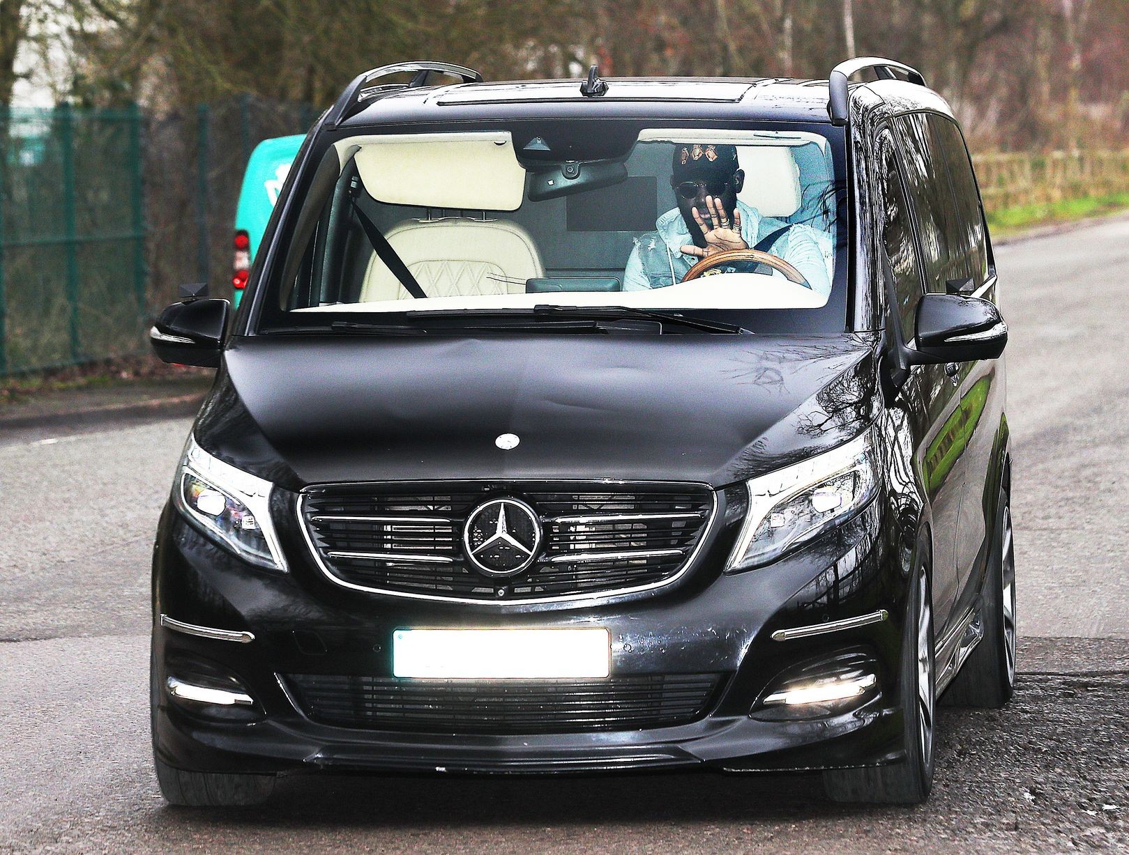 Scott McTominay among Manchester United players arriving at training after Man City win - Bóng Đá