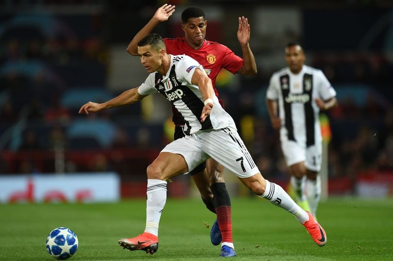 Ronaldo kể với bạn sẽ ở lại Juve, không về MU - Bóng Đá
